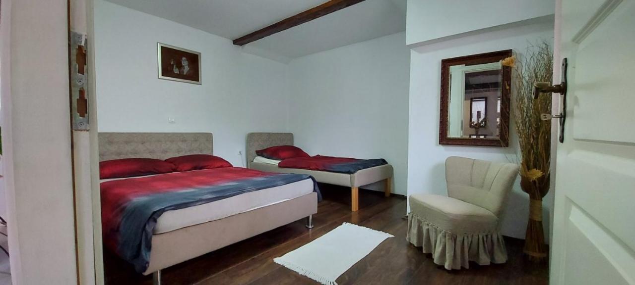 Apartments Jurasic Огулин Экстерьер фото
