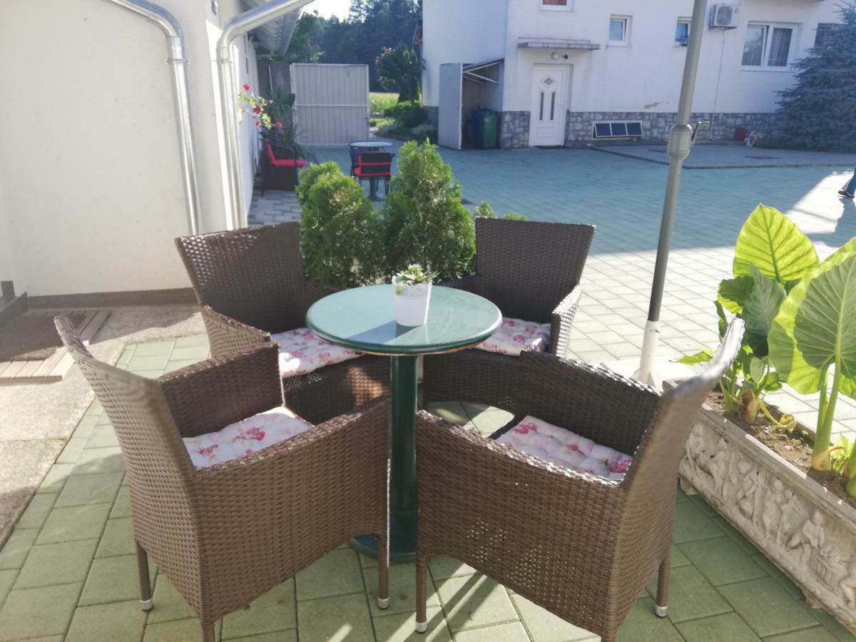 Apartments Jurasic Огулин Экстерьер фото
